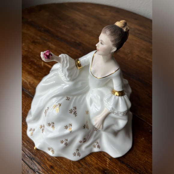 Royal Doulton “My love” HN2339 Figurine - Picture 8 of 12